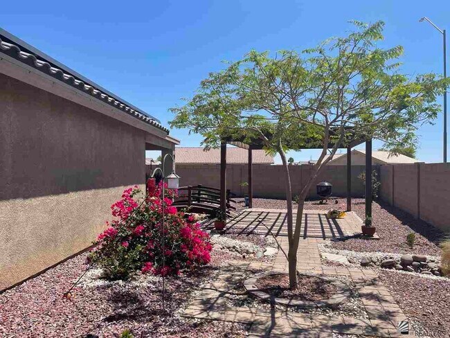 Building Photo - 6049 E 45th Rd
