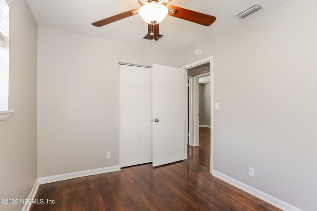 Building Photo - 5029 Fredericksburg Ave