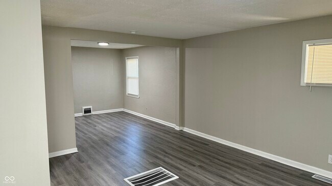 Building Photo - 2215 Durham Dr