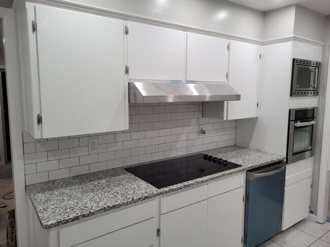 Building Photo - Remodeled 3 bedroom 2 bathroom house with 2 car garage and fenced yard