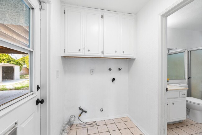 Building Photo - 42851 Lemonwood Dr