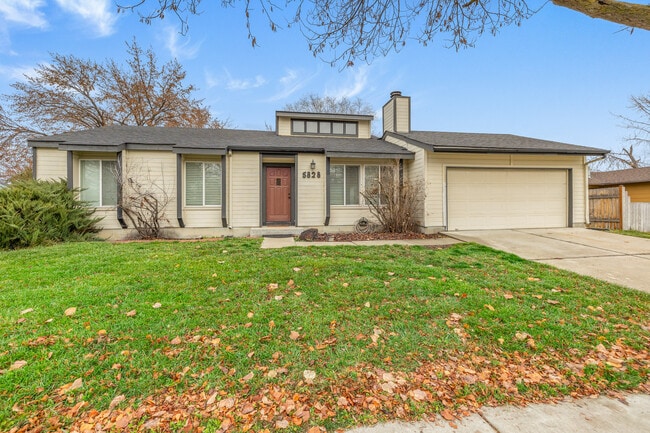 Primary Photo - 5828 W Filly St