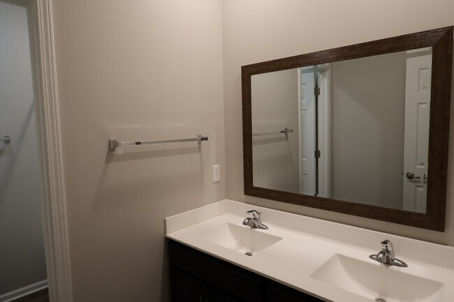 Building Photo - 2951 Daylily Dr