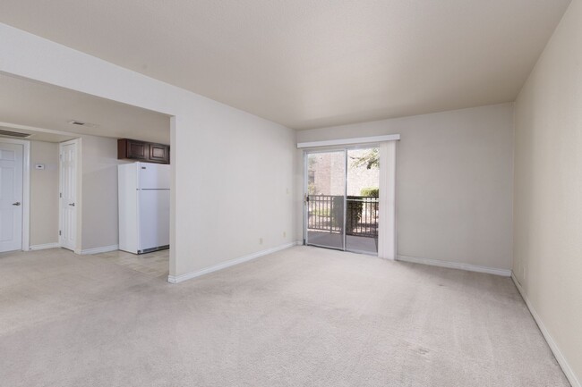 Building Photo - One bedroom on the ground floor of guard g...