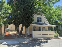 Building Photo - 416 N Pine St