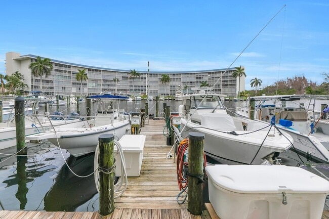 Building Photo - 1537 E Hillsboro Blvd