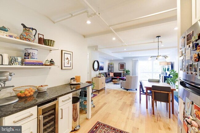 Building Photo - 1514 Newton St NW