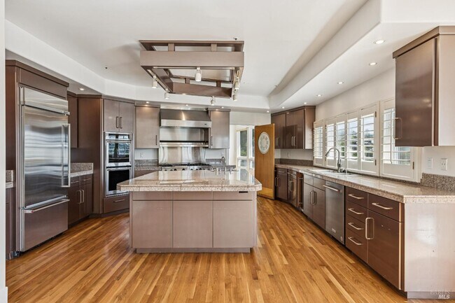 Building Photo - 95 Spring Ln