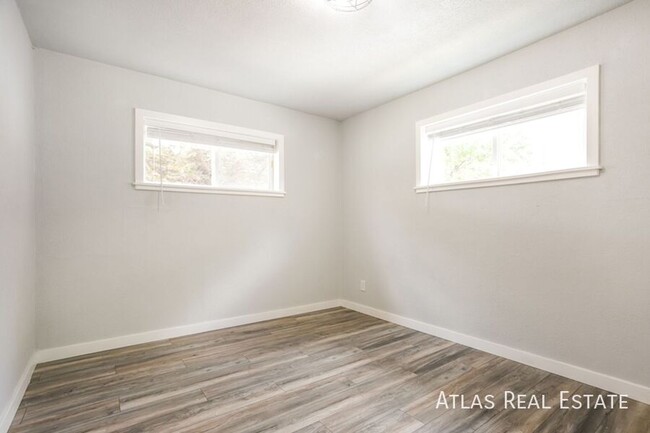 Building Photo - Charming 3-Bedroom Rental with Spacious Ba...