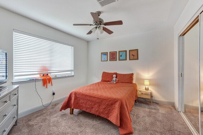 Building Photo - 1022 Forest Home Dr