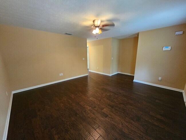 Building Photo - Beautiful Home near Historic Downtown Tullahoma!