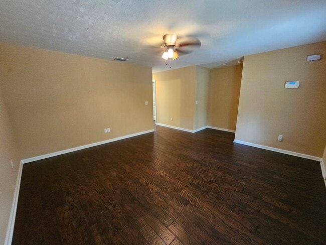 Building Photo - COMING SOON....Beautiful Home near Historic Downtown Tullahoma!