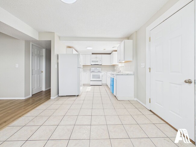 Building Photo - 967 W 2000 N