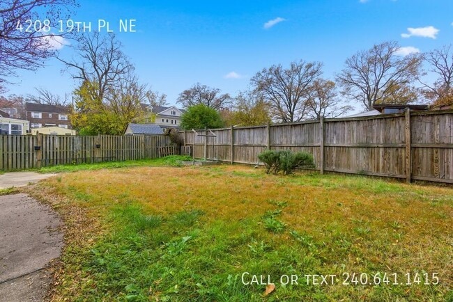 Building Photo - 4208 19th Pl NE