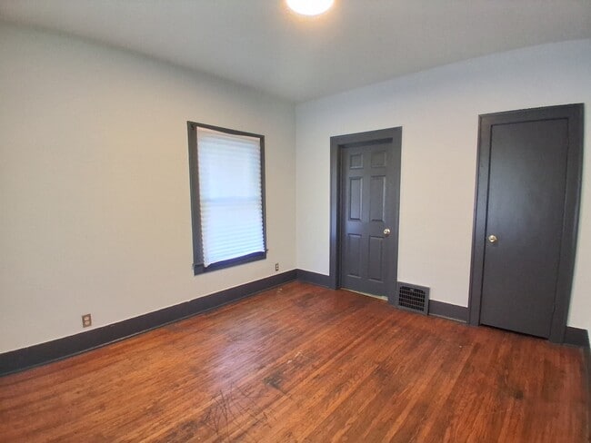 Building Photo - 9 State-S