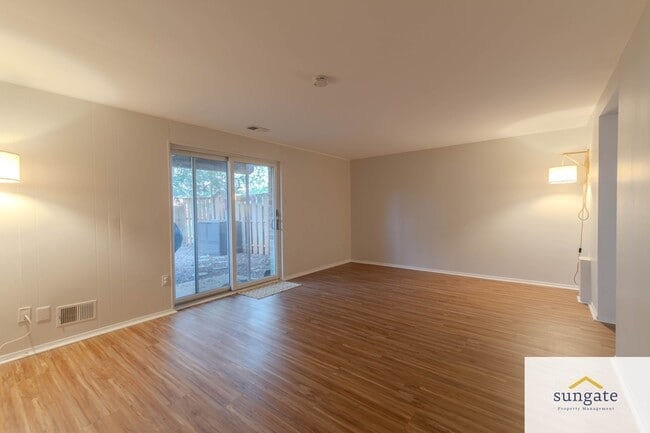 Building Photo - 12 Daria Ct