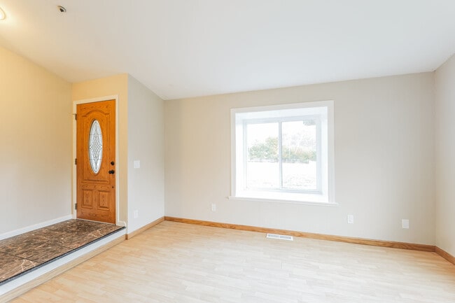 Building Photo - 105 Hampton Rd