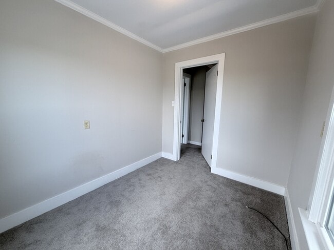 Building Photo - 714 B St