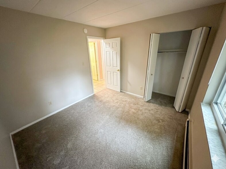 Building Photo - 956 S Lincoln St