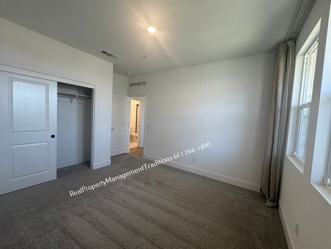 Building Photo - 8722 Tara Ct