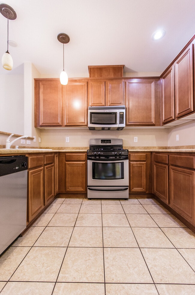 Building Photo - Beautiful Mountain's Edge Community