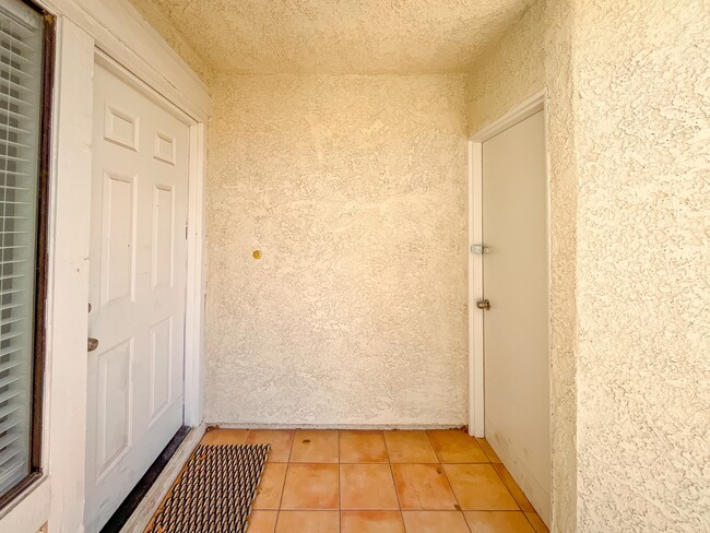 Building Photo - 8423 Palmada Dr
