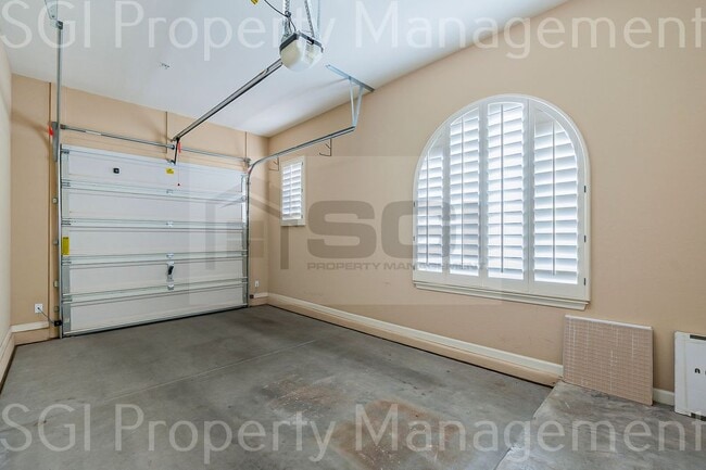 Building Photo - LUXURY 5 BEDROOM VISTANCIA BASEMENT HOME!