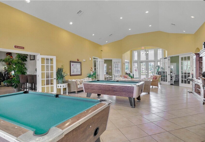 Building Photo - 4561 Yellowgold Rd E