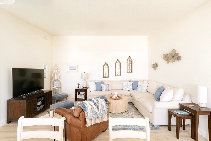 Building Photo - 7630 Pesaro Dr