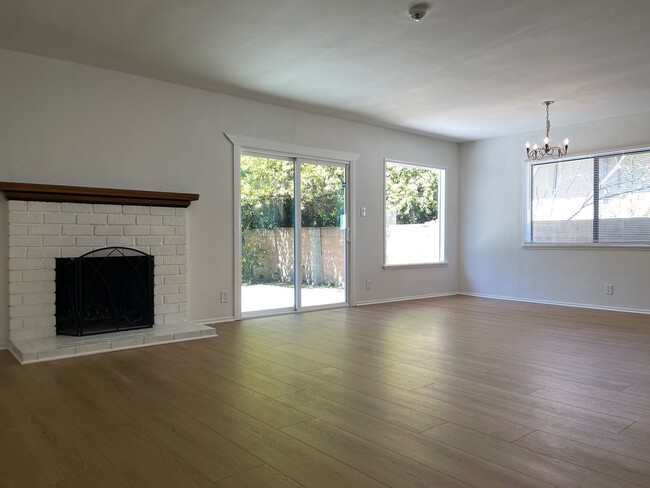 Building Photo - 4BR + 3 BA HOUSE IN LAKE BALBOA AVAILABLE ...