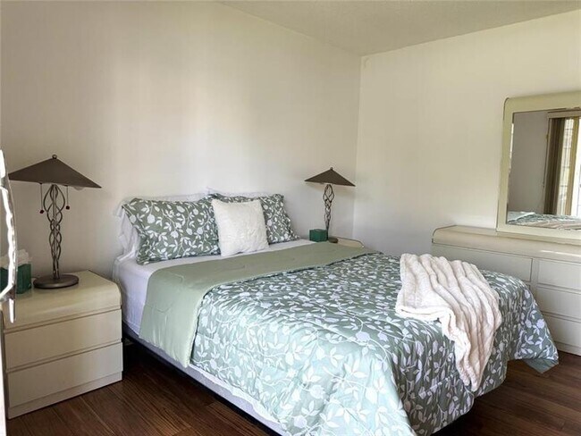 Building Photo - 1902 Bermuda Cir