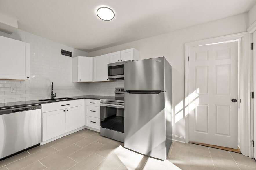 Primary Photo - 209 N Spring St