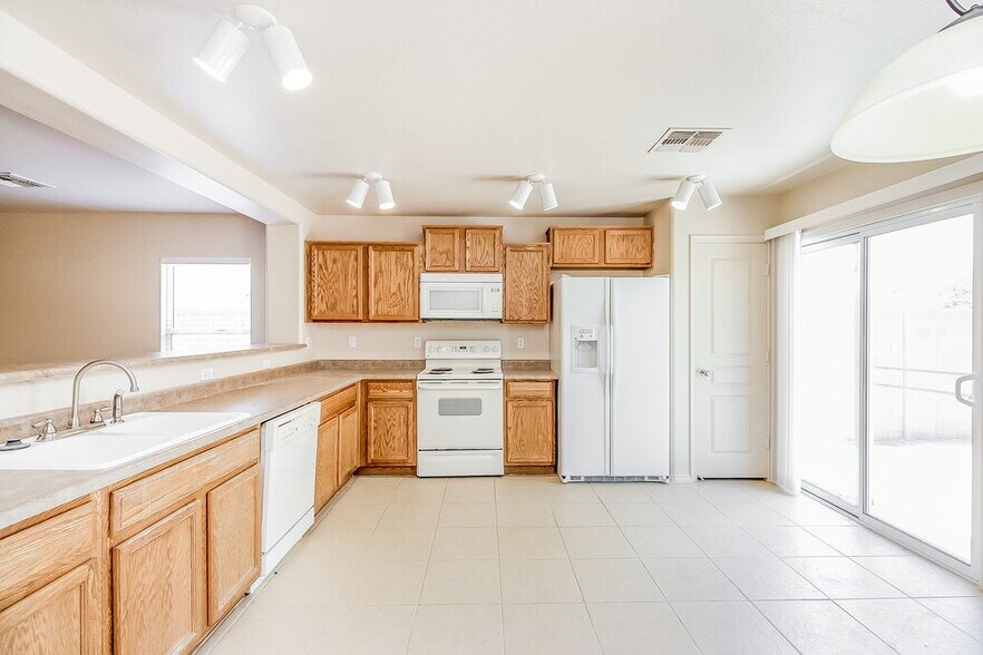 Building Photo - 4090 E Silverbell Rd