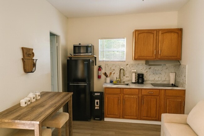 Building Photo - 8622 N 39th St