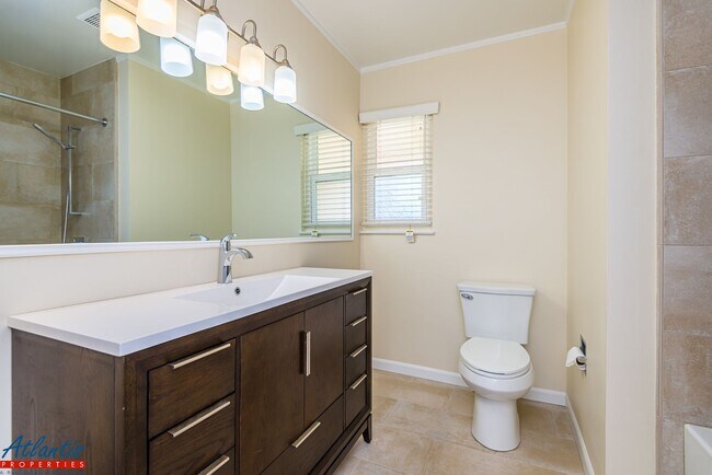 Building Photo - Gorgeous Home | Desirable Location