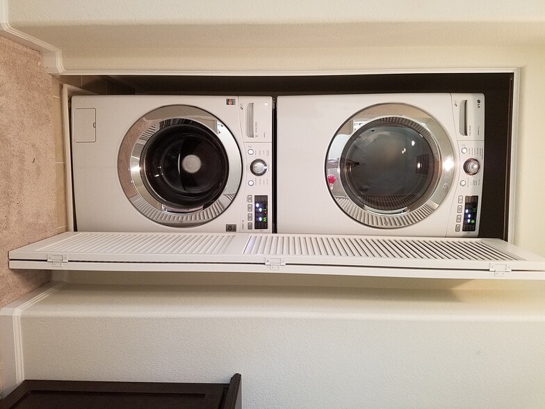 Building Photo - 706 Jetty Dr