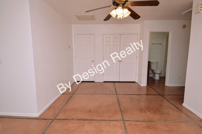Building Photo - 2-Bed 1-Bath near University of Arizona with private yard