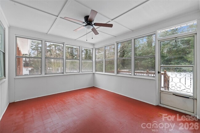 Building Photo - 631 Townsend Ave