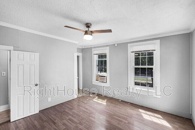 Building Photo - 113 S Grove St