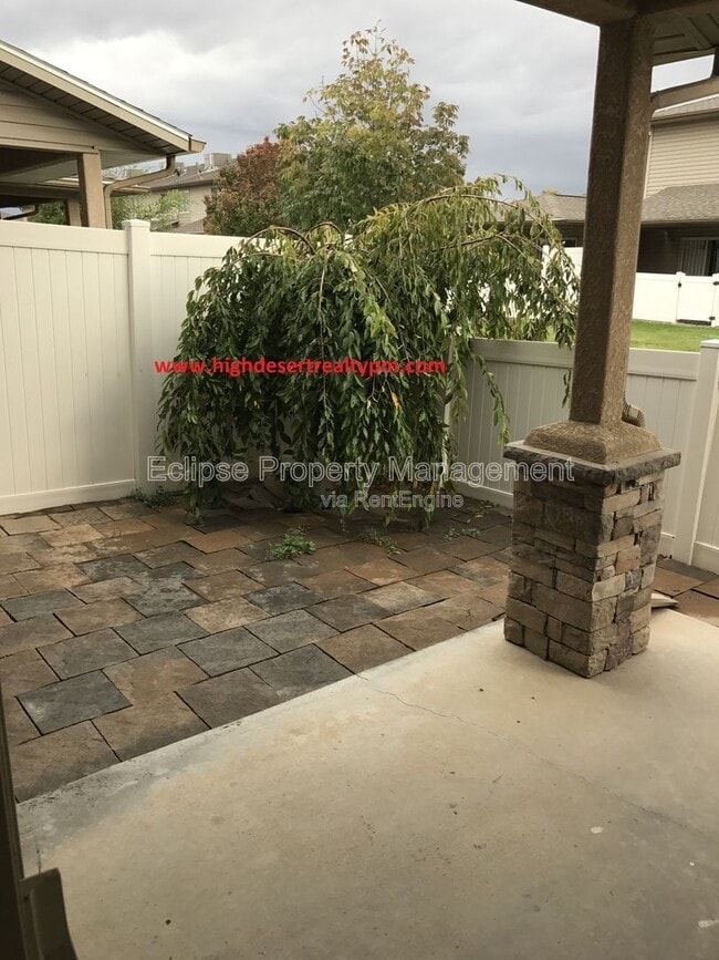 Building Photo - 2463 1/2 Theresea Lane