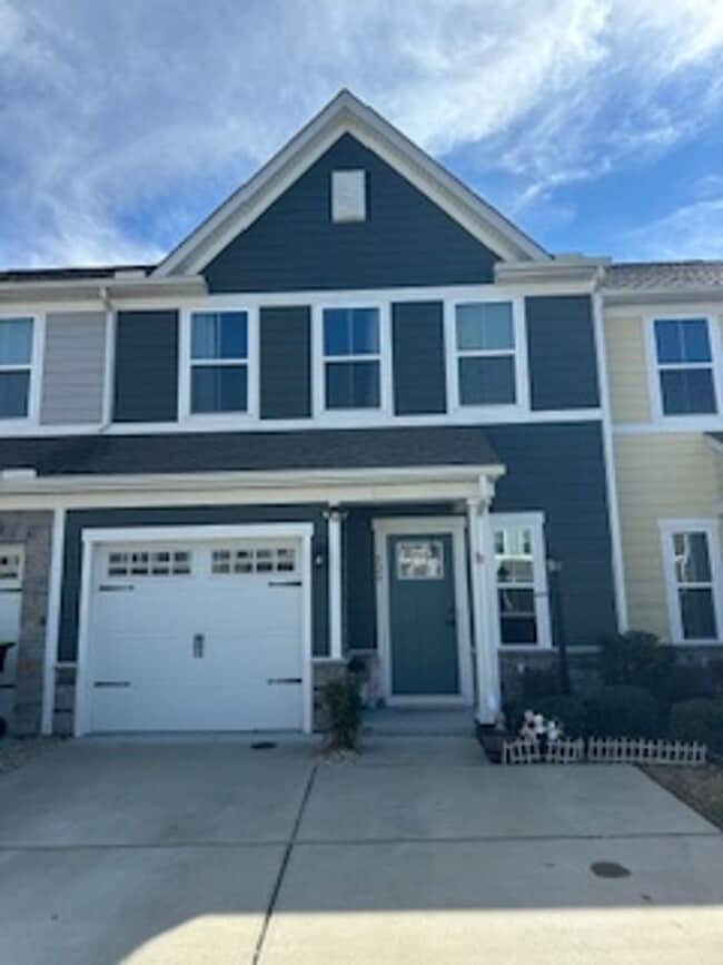 Building Photo - Chesapeake-Townhouse-Cardinal Meadows-3BR-2.5BA-1 Car Garage