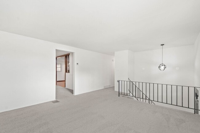Building Photo - AVAILABLE OCT 1ST!! BEAUTIFUL 4 BEDROOM IN...
