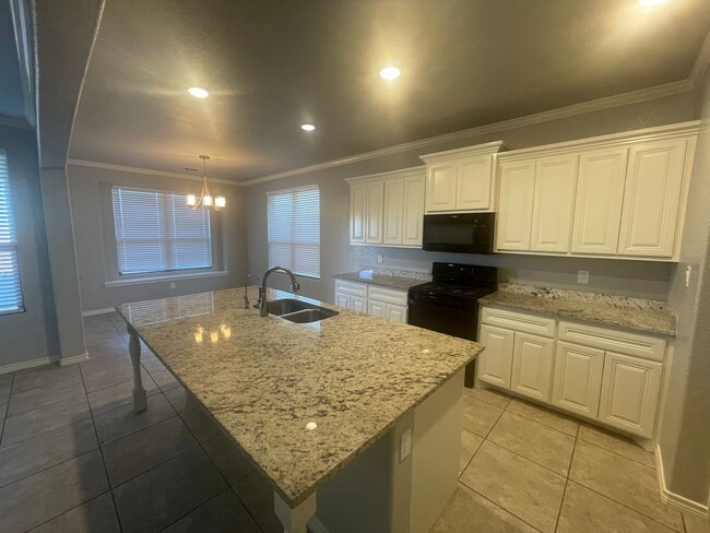 Building Photo - Two Story Beauty in Desert Ridge
