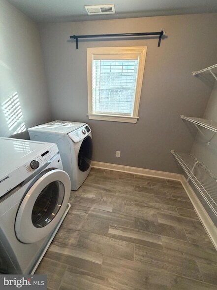 Building Photo - 728 18th St S