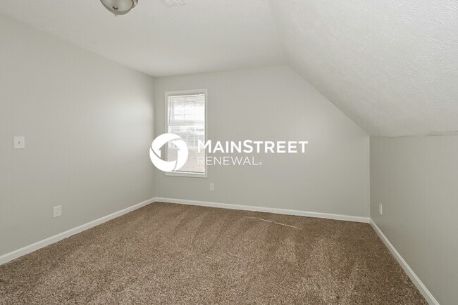 Building Photo - 5 Bedroom Pet-Friendly Home in Jackson, TN with Main Street Renewal
