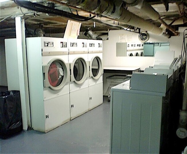 Building Photo - 6045 JFK Blvd E