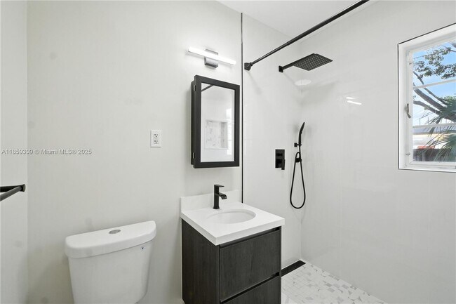 Building Photo - 2545 SW 27th Ln