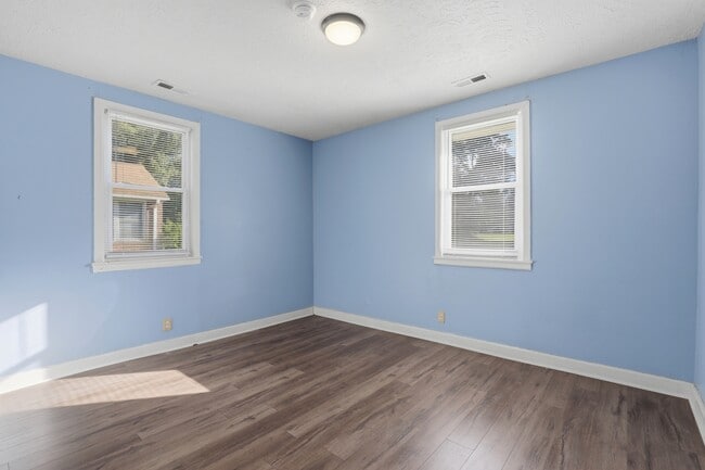 Building Photo - 611 Forest Knolls Rd