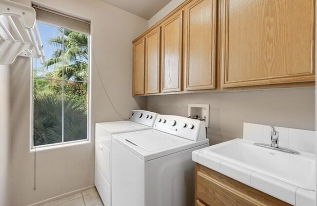 Building Photo - 43468 Amaryllis Way