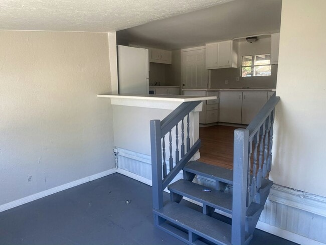 Building Photo - 19 Circle Dr